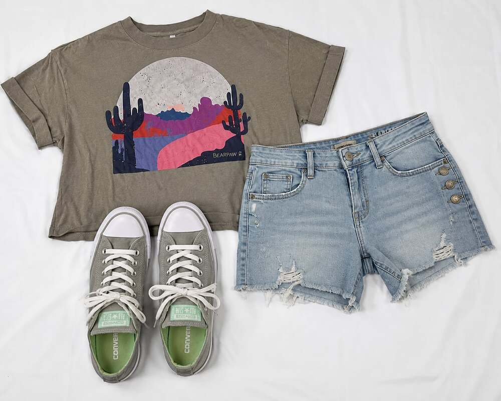 Bearpaw YMI Converse 3 Piece Women’s Casual Outfit Bundle S/M Size 9